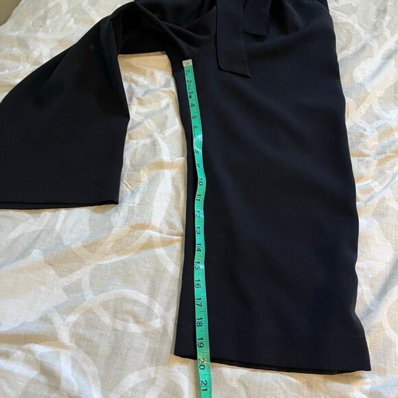 Lululemon Noir Crop
Black Style Number: W6AYAS size 2 - Picture 7 of 12